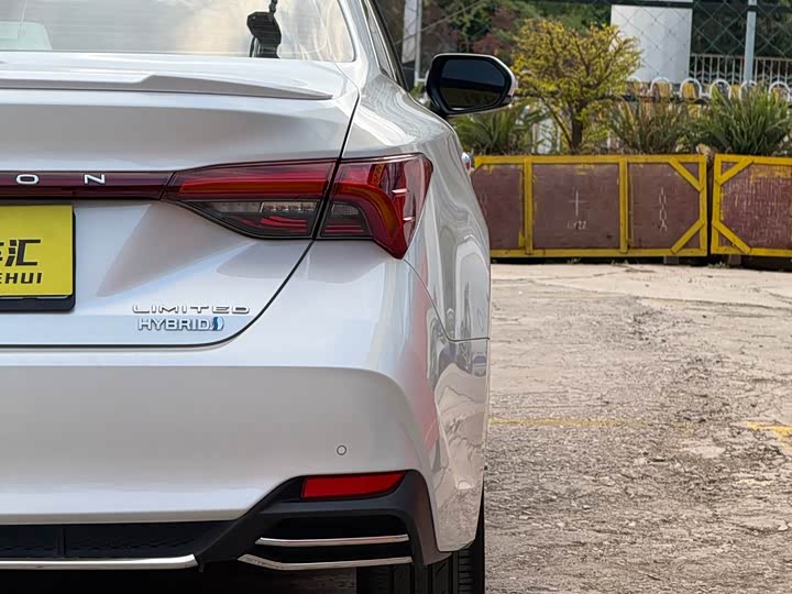 Photo 8 - Toyota Avalon