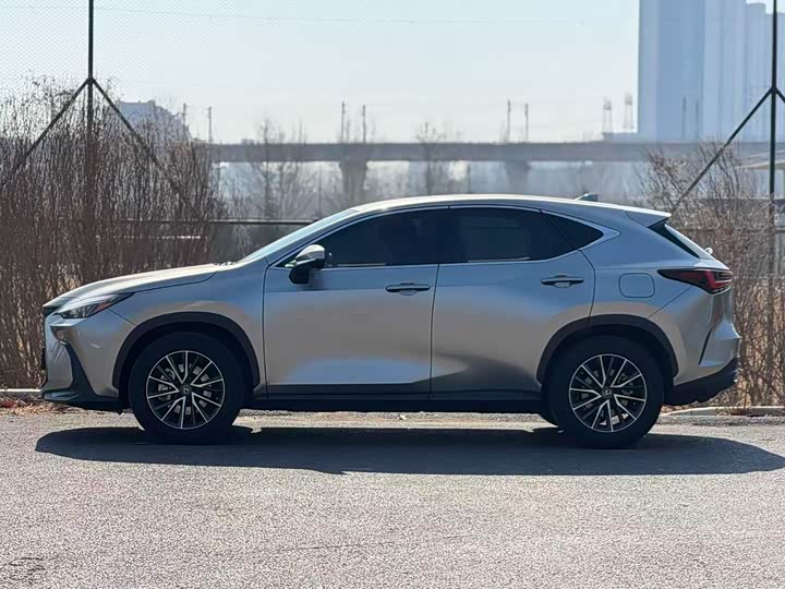 Фото 3 - Lexus NX