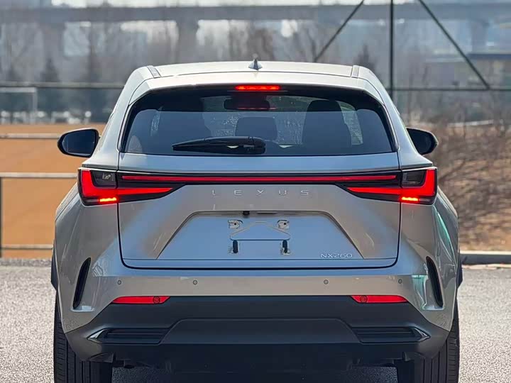 Фото 4 - Lexus NX