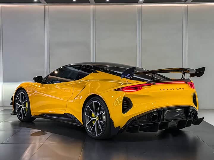 Фото 8 - Lotus Emira