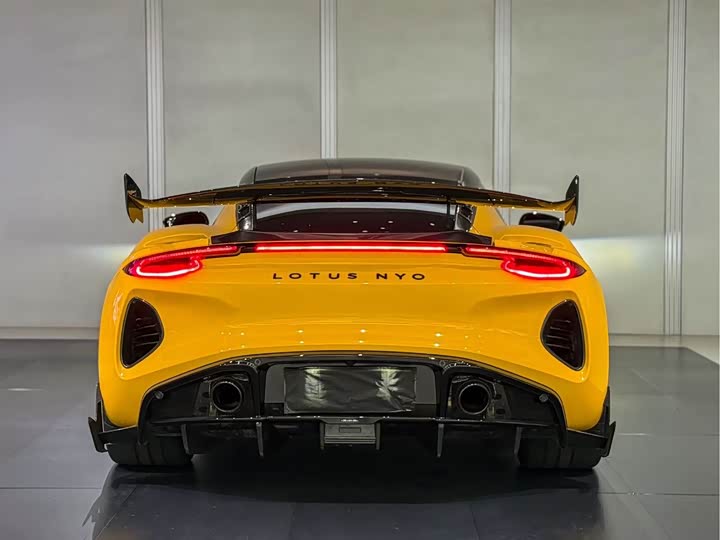 Фото 9 - Lotus Emira