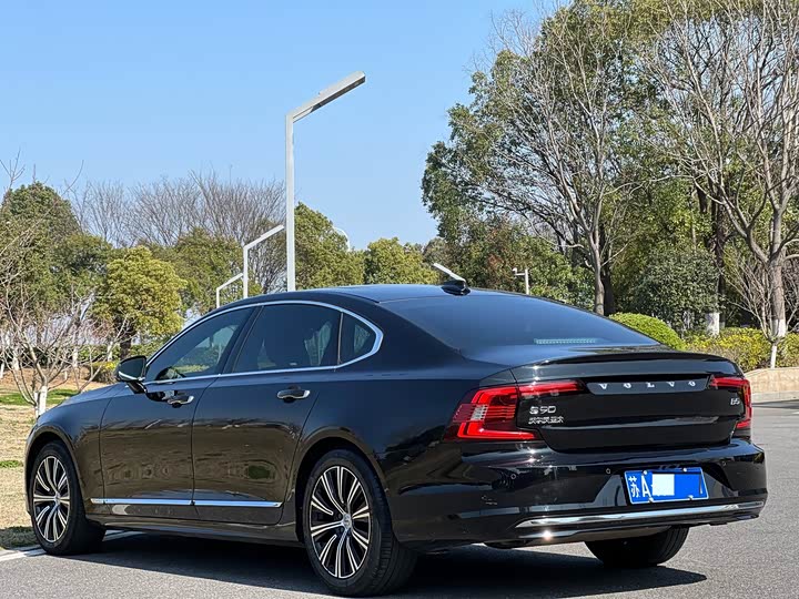 Photo 7 - Volvo S90