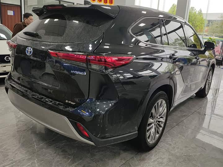 Photo 3 - Toyota Highlander