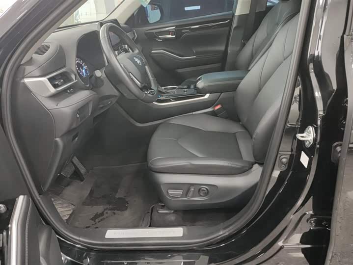 Photo 9 - Toyota Highlander