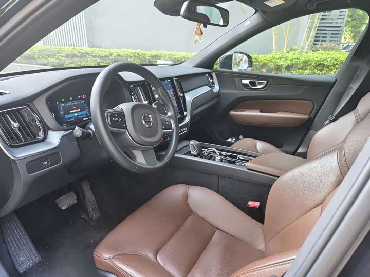 Фото 4 - Volvo XC60