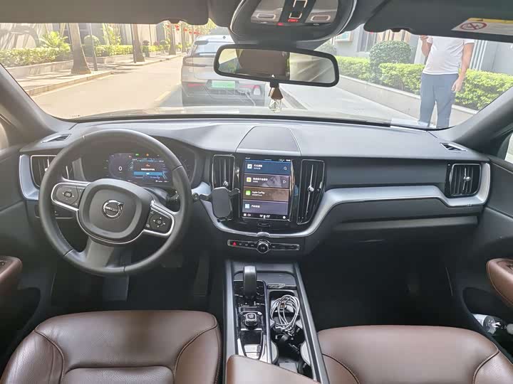 Фото 6 - Volvo XC60