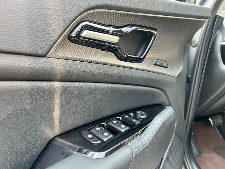 Kia Sportage 2023 2023款 2.0T 两驱旗舰版