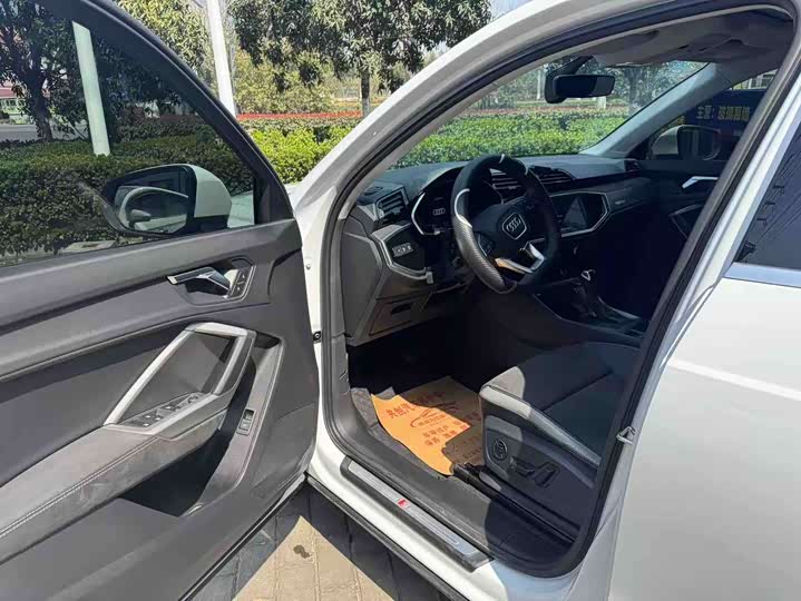 Фото 2 - Audi Q3