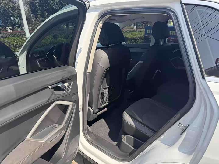 Фото 8 - Audi Q3