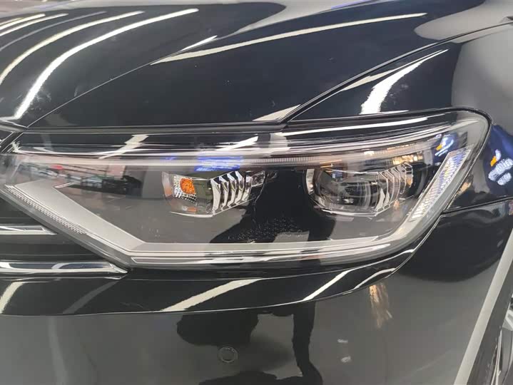 Photo 5 - Volkswagen Magotan