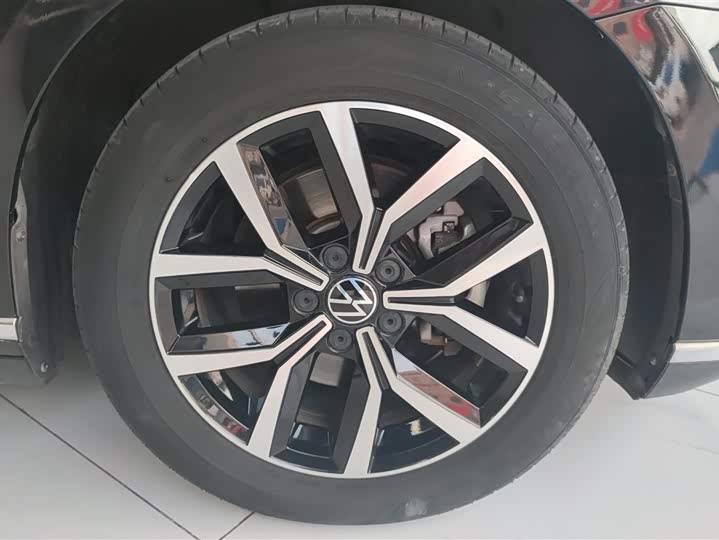 Photo 6 - Volkswagen Magotan