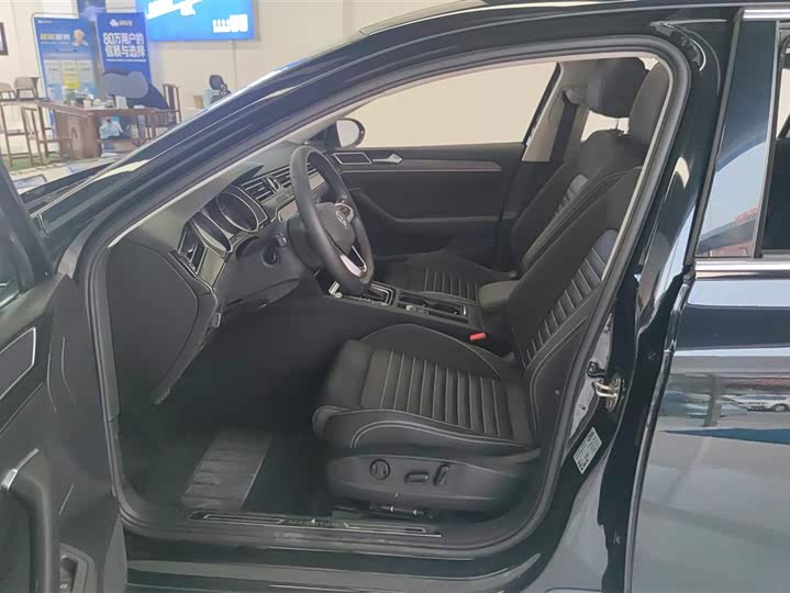 Photo 9 - Volkswagen Magotan