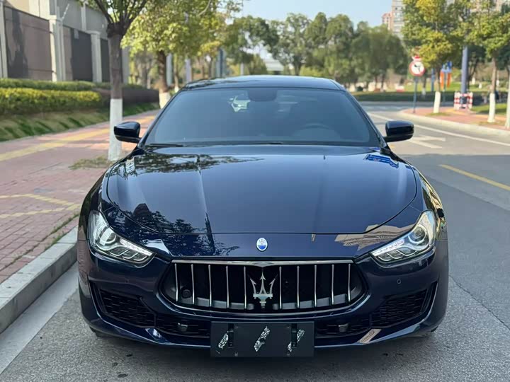 Фото 2 - Maserati Ghibli