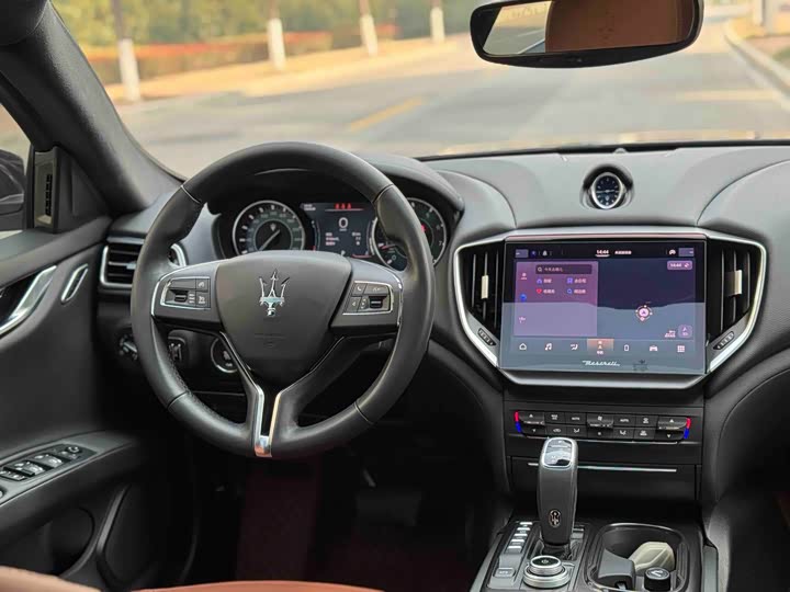 Фото 7 - Maserati Ghibli