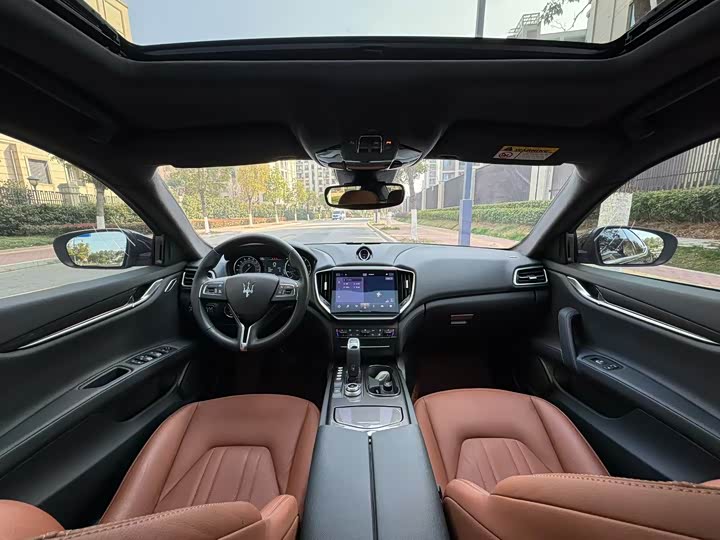 Фото 9 - Maserati Ghibli