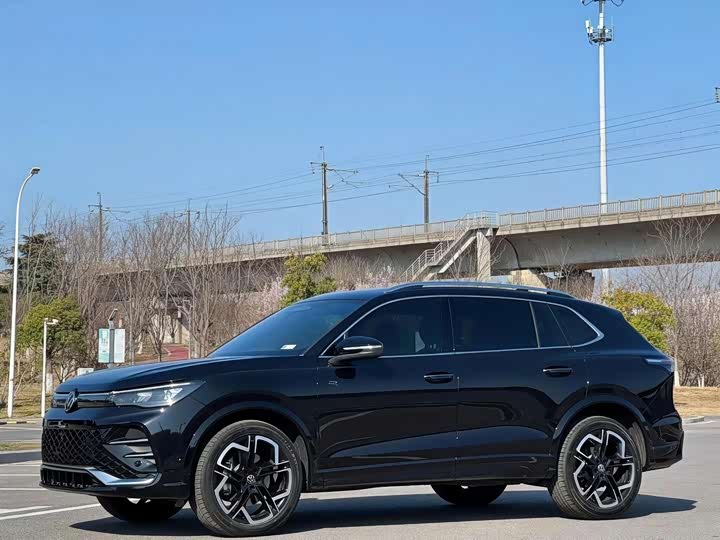 Фото 3 - Volkswagen Tiguan L Pro