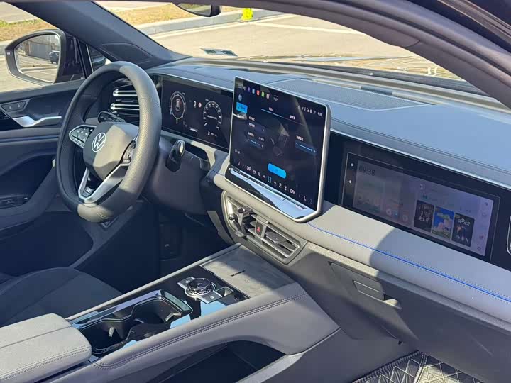 Фото 5 - Volkswagen Tiguan L Pro