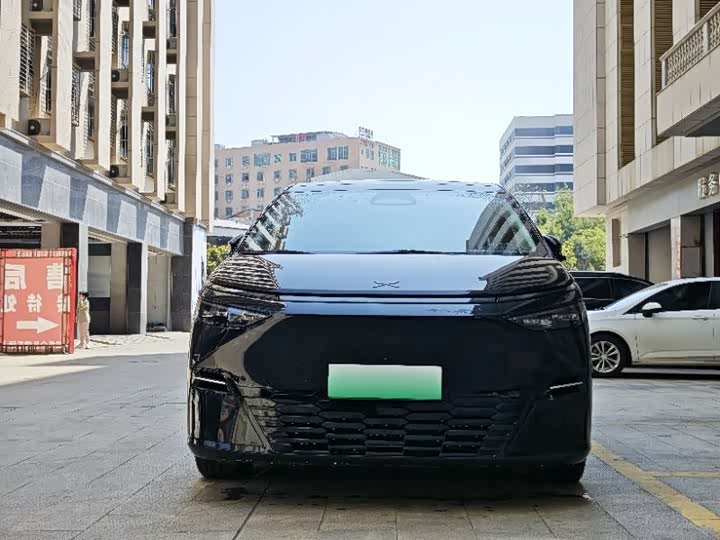 Фото 2 - XPeng X9