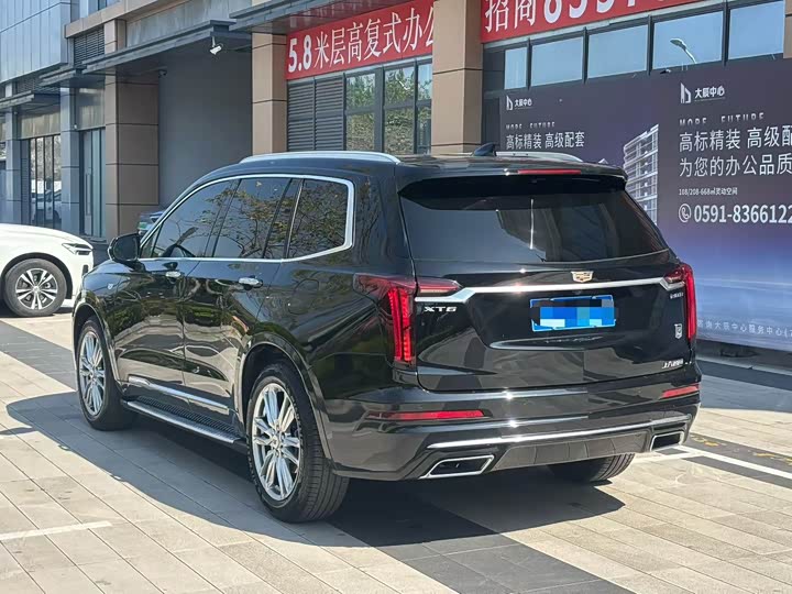 Фото 9 - Cadillac XT6