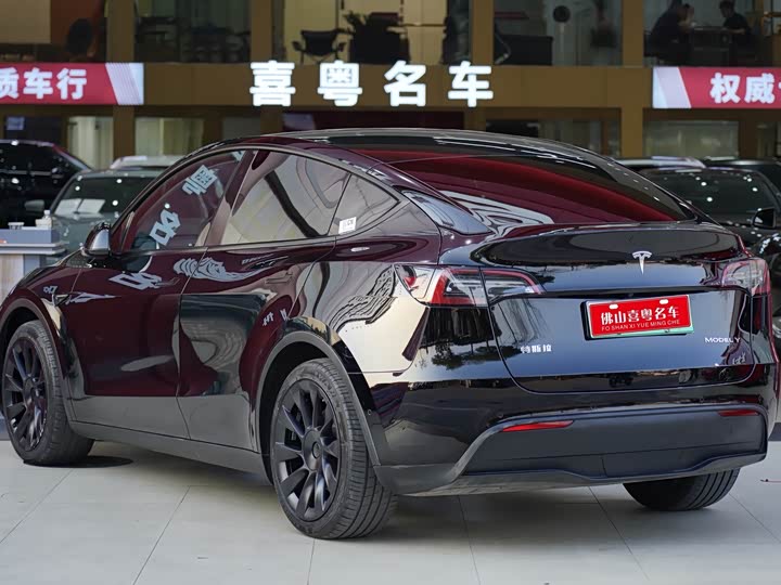 Фото 2 - Tesla Model Y