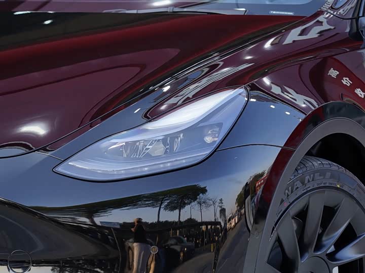 Фото 3 - Tesla Model Y