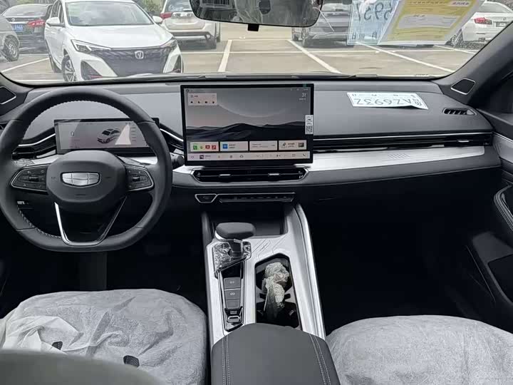 Фото 8 - Geely Preface