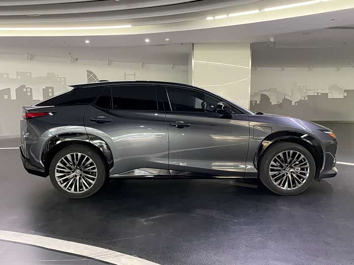 Фото 7 - Lexus RZ