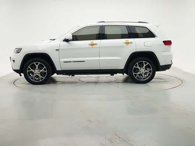 Фото 3 - Jeep Grand Cherokee