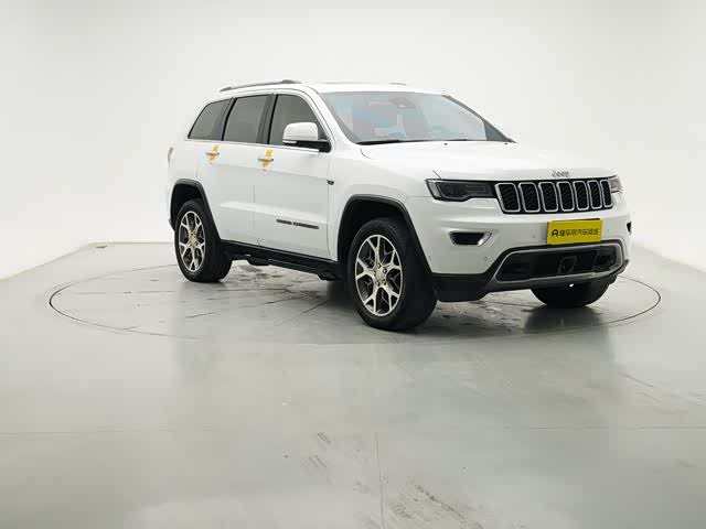 Фото 4 - Jeep Grand Cherokee