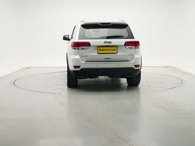 Фото 6 - Jeep Grand Cherokee