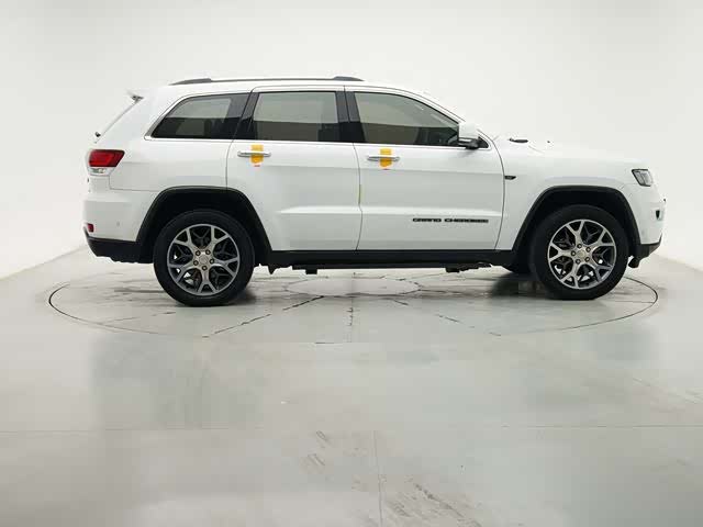 Фото 7 - Jeep Grand Cherokee