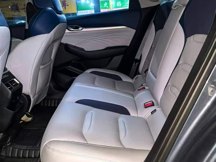 Фото 8 - Geely Preface