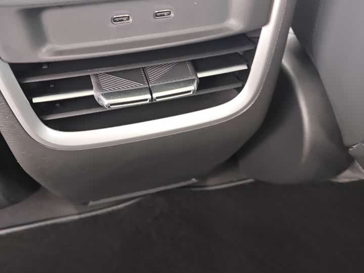 Фото 8 - XPeng Mona M03