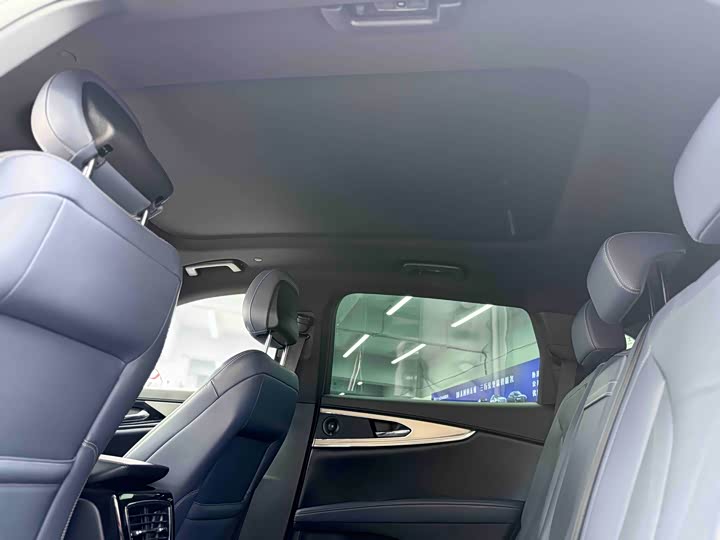 Фото 7 - Lincoln Nautilus