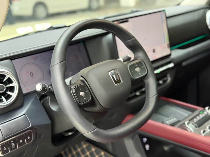 Фото 9 - Tank 300