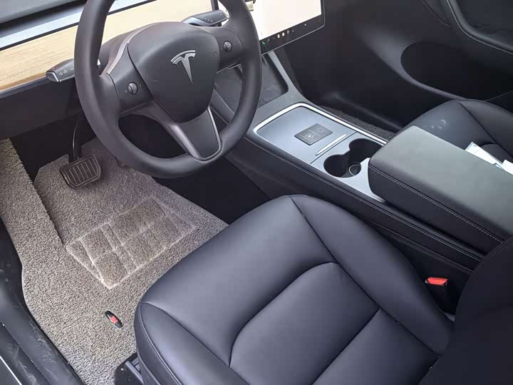 Photo 5 - Tesla Model Y