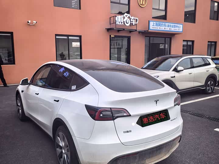 Photo 7 - Tesla Model Y