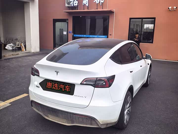 Photo 9 - Tesla Model Y