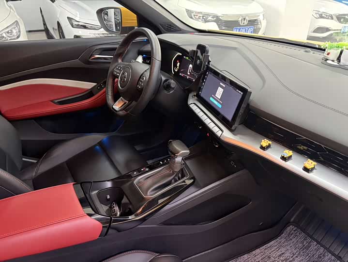 Фото 8 - MG Motor 5