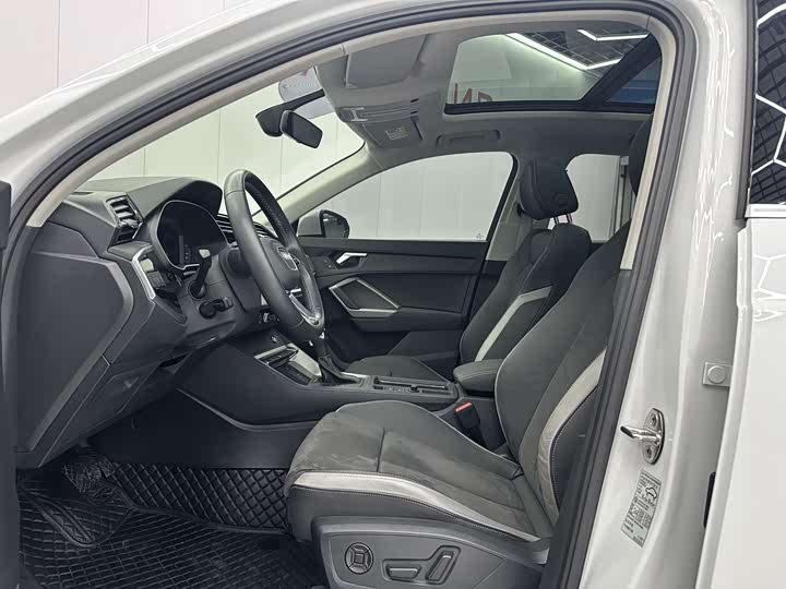 Фото 4 - Audi Q3