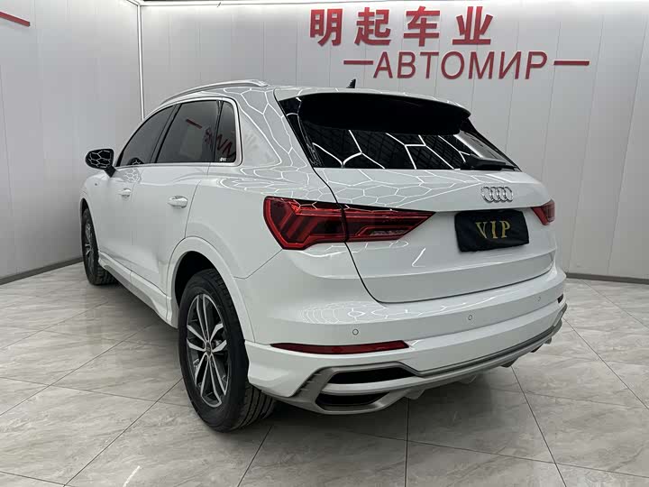 Фото 8 - Audi Q3