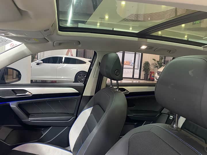 Photo 6 - Volkswagen Tayron GTE Hybrid