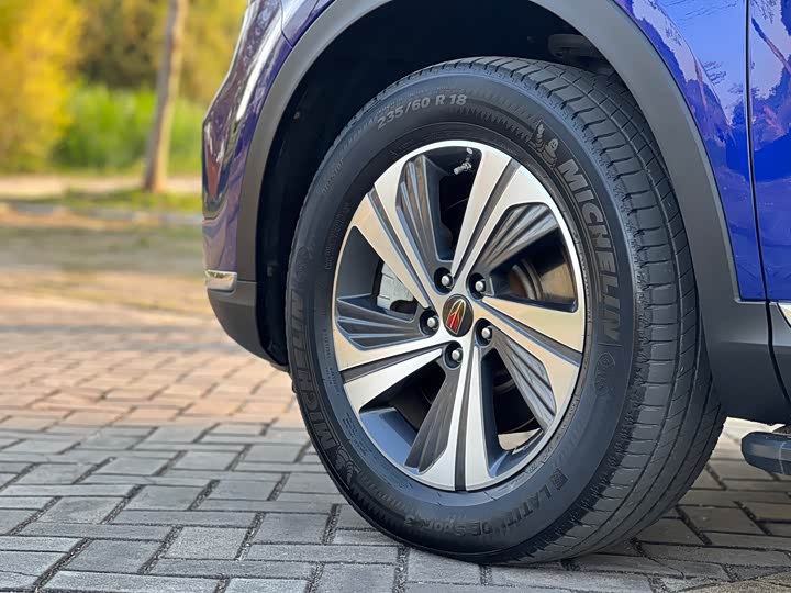 Фото 8 - Hongqi HS5