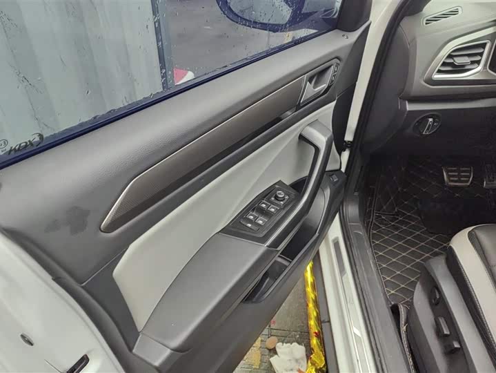 Фото 7 - Volkswagen T-Roc