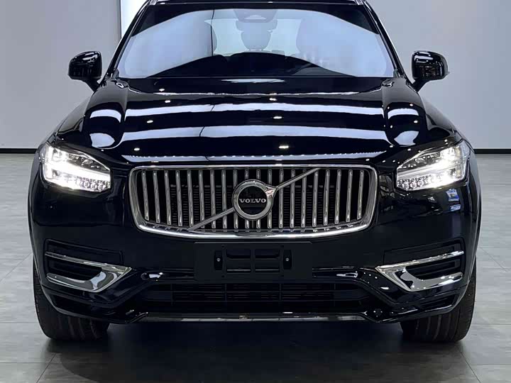 Photo 2 - Volvo XC90