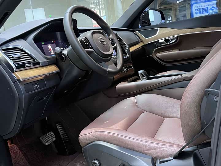 Photo 4 - Volvo XC90