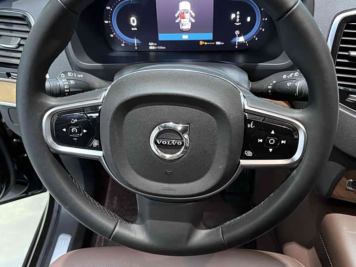 Photo 5 - Volvo XC90