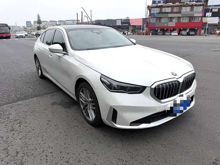 Фото 3 - BMW 5 Series