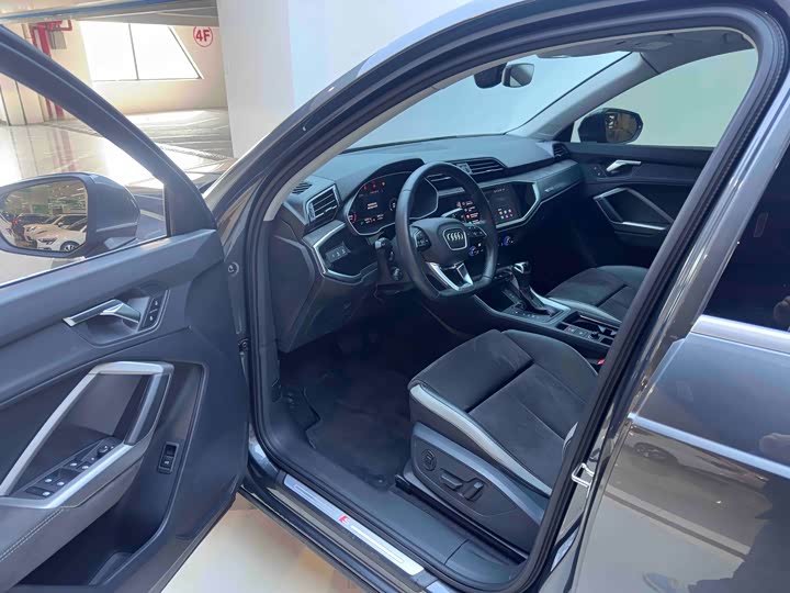 Фото 9 - Audi Q3