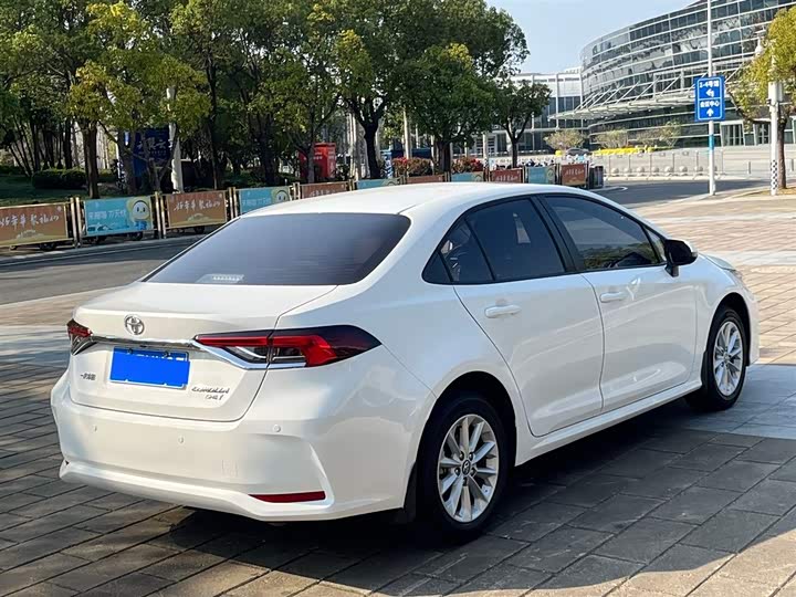 Фото 4 - Toyota Corolla